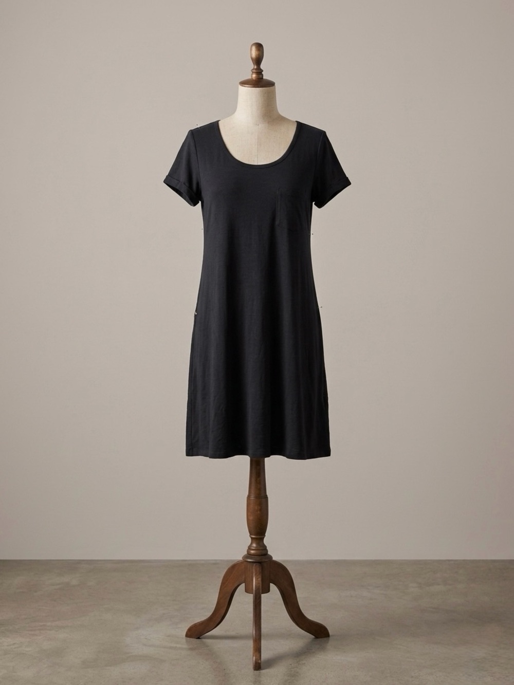 Black Scoop Neck Short Sleeve Dress